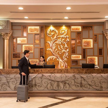 The Berkeley Hotel Pratunam Бангкок Екстер'єр фото