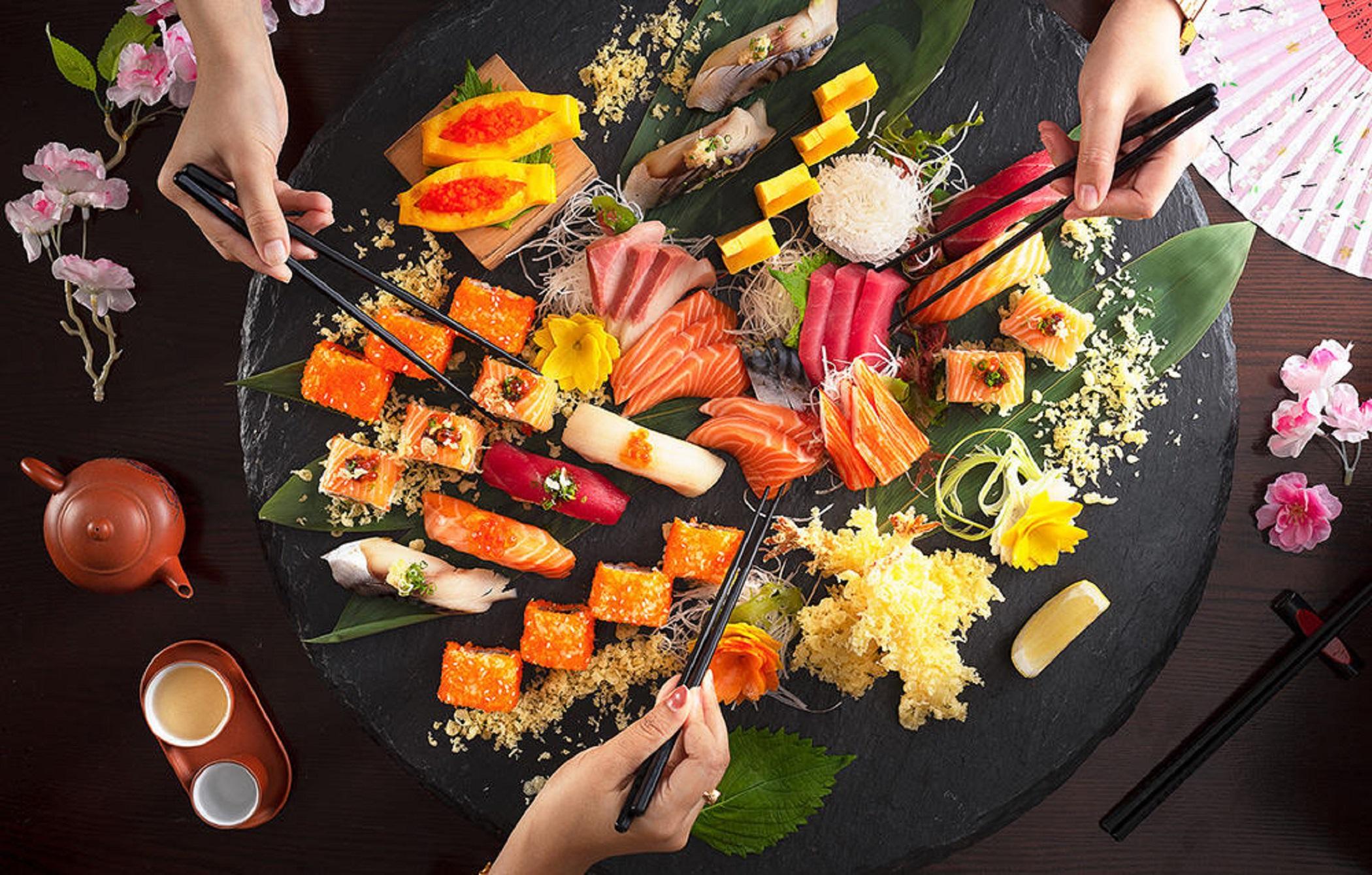 The Berkeley Hotel Pratunam Бангкок Екстер'єр фото A sashimi platter