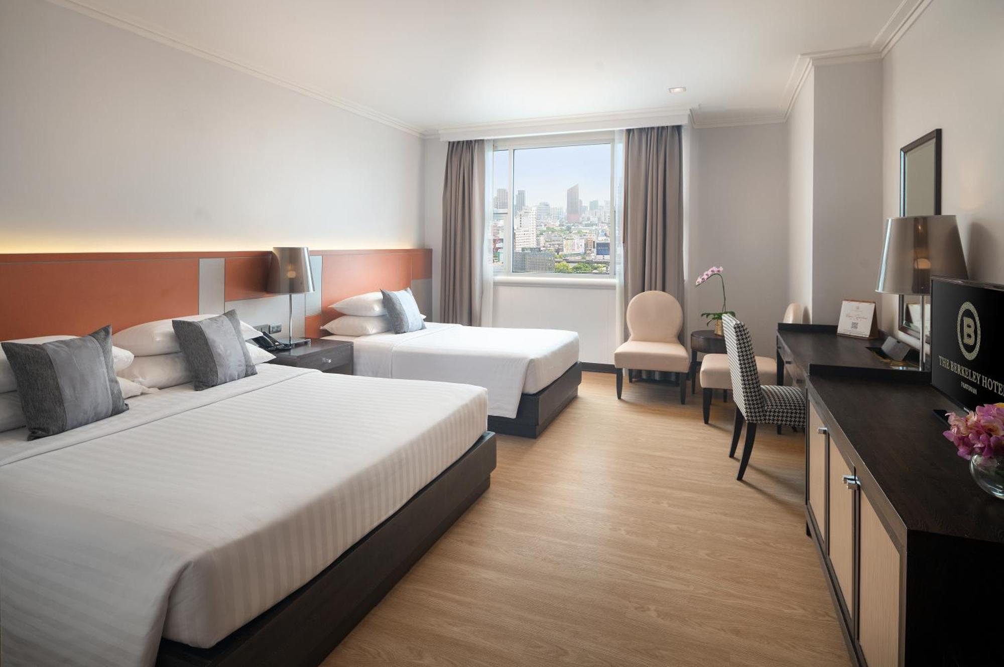 The Berkeley Hotel Pratunam Бангкок Екстер'єр фото Deluxe Room