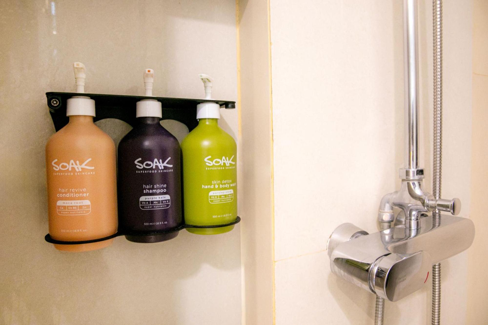 The Berkeley Hotel Pratunam Бангкок Екстер'єр фото Solk products
