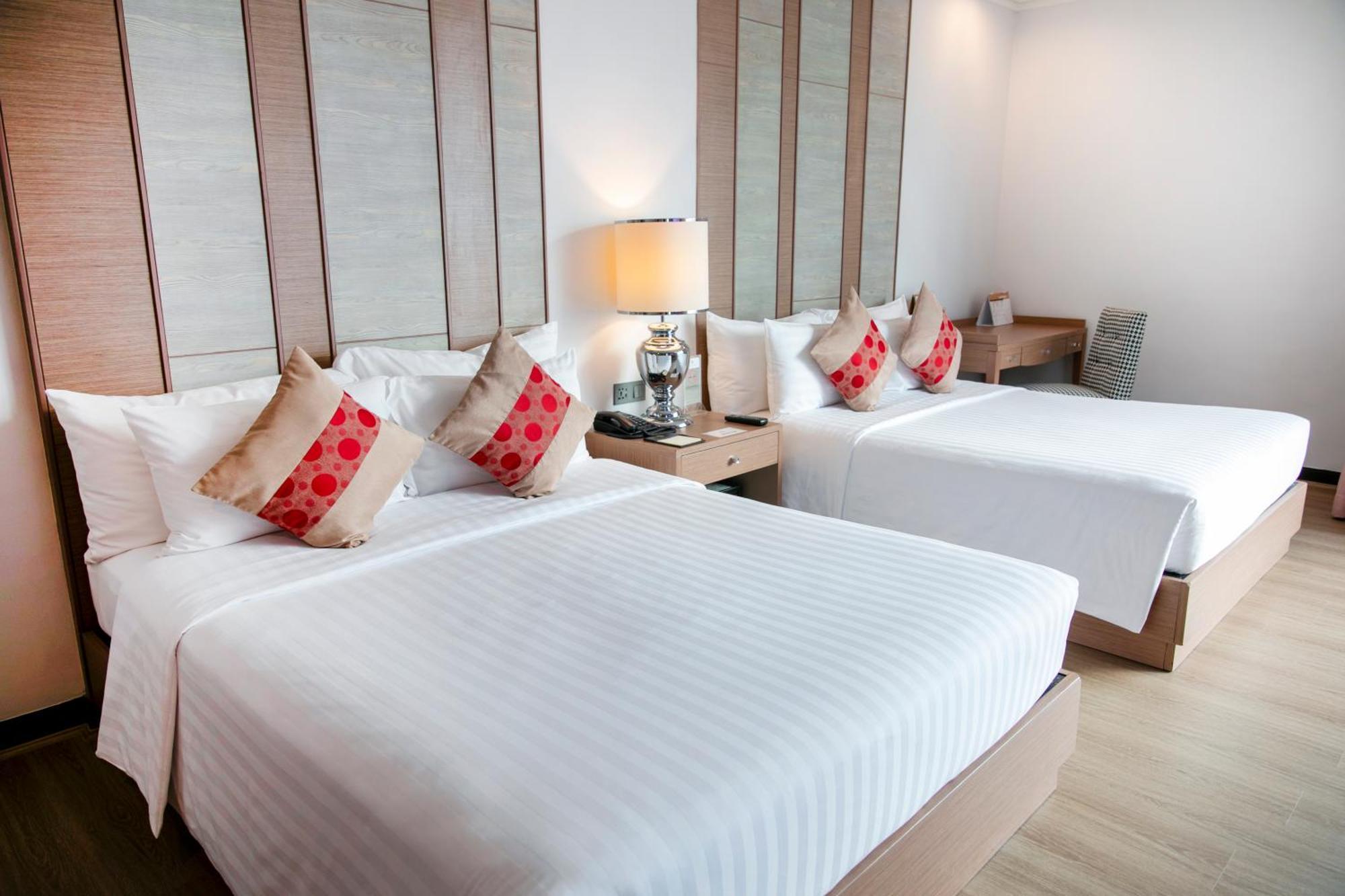 The Berkeley Hotel Pratunam Бангкок Екстер'єр фото Deluxe Room