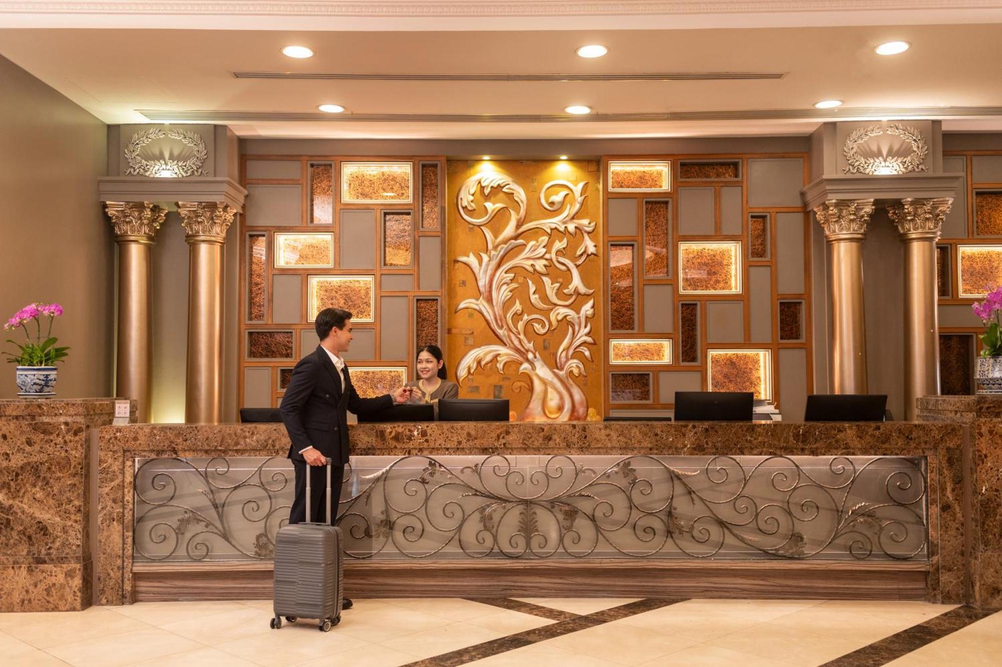 The Berkeley Hotel Pratunam Бангкок Екстер'єр фото