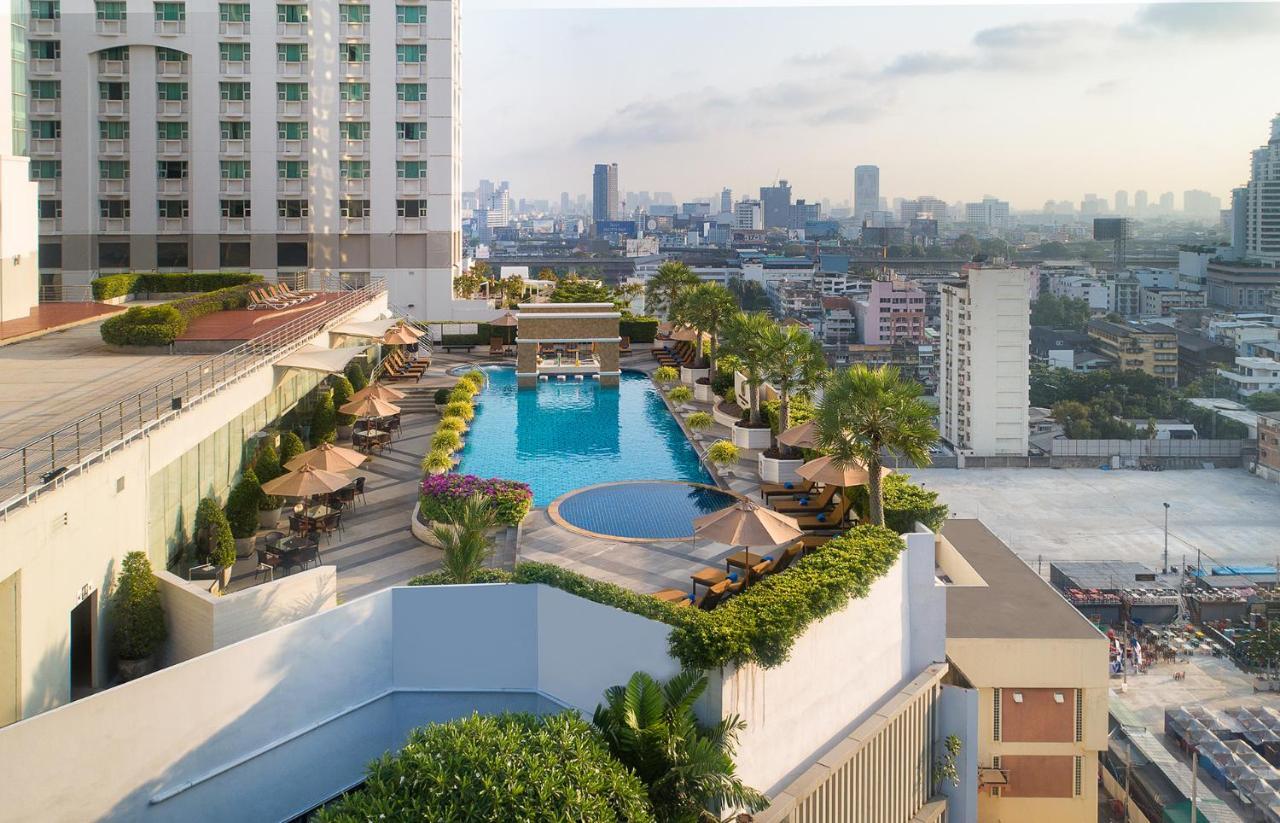 The Berkeley Hotel Pratunam Бангкок Екстер'єр фото The rooftop pool at The Park, Bangkok