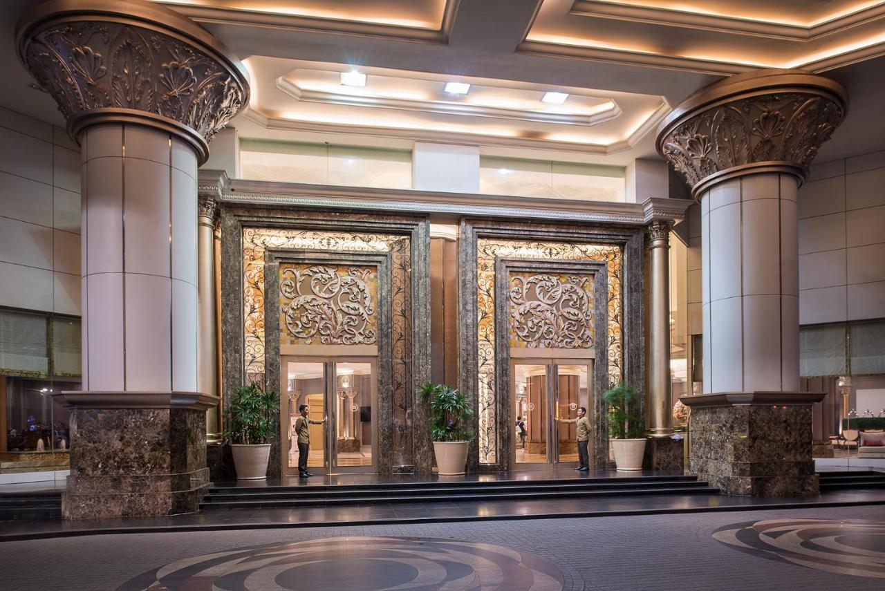 The Berkeley Hotel Pratunam Бангкок Екстер'єр фото The lobby of the hotel