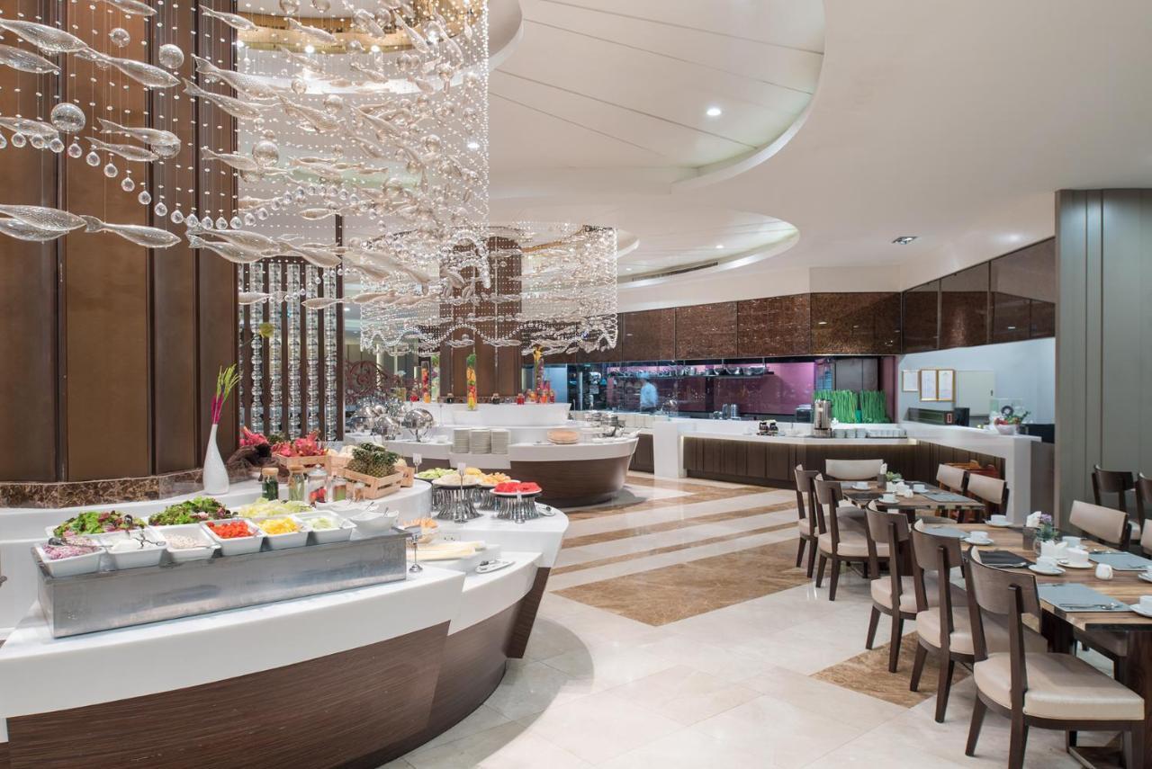 The Berkeley Hotel Pratunam Бангкок Екстер'єр фото The restaurant